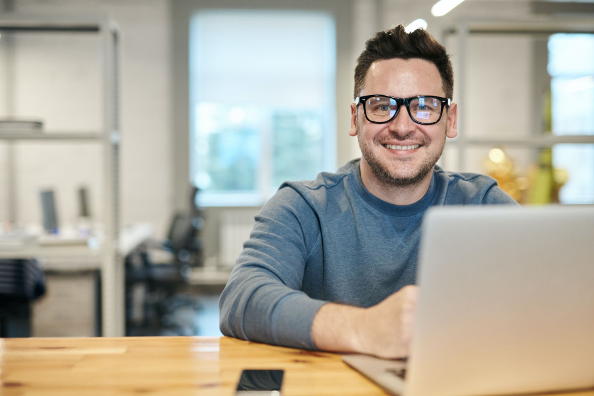 Uomo al lavoro in